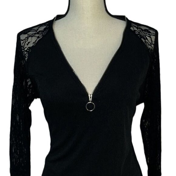 Ribbed Lace Contrast Blouse - Picture 5 of 9